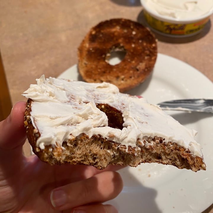 Wegmans 27 Grains & Seeds Bagel Review abillion