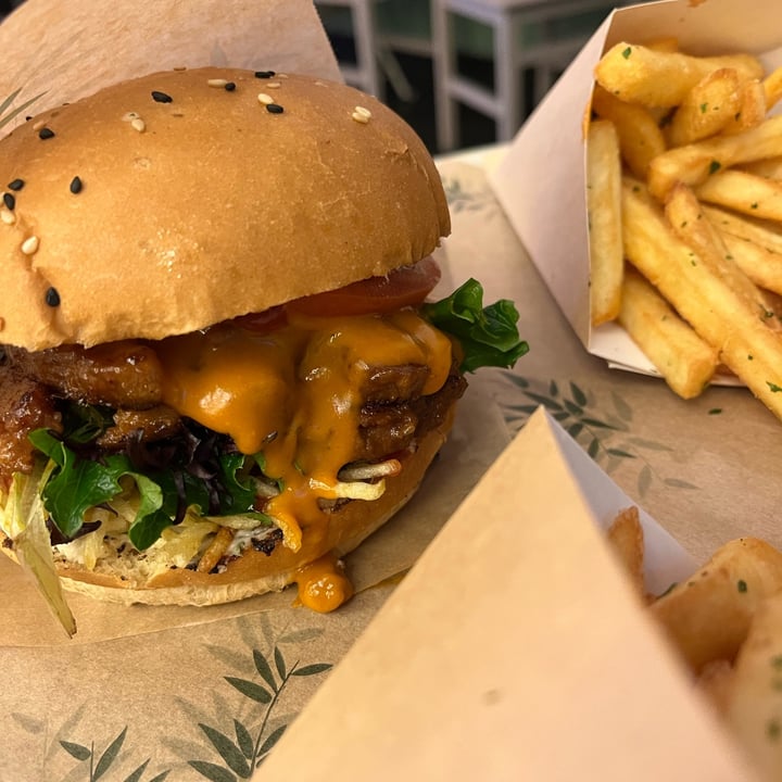 Zen Burger Porto, Portugal Fried Seitan Burger Review abillion