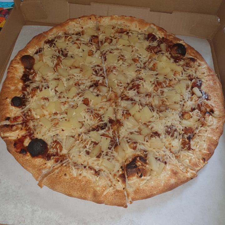 review photo of Parrot Pizza Worcester Vegan BBQ Chicken Pizza shared by @autumnleaves on 27 May 2022 - review