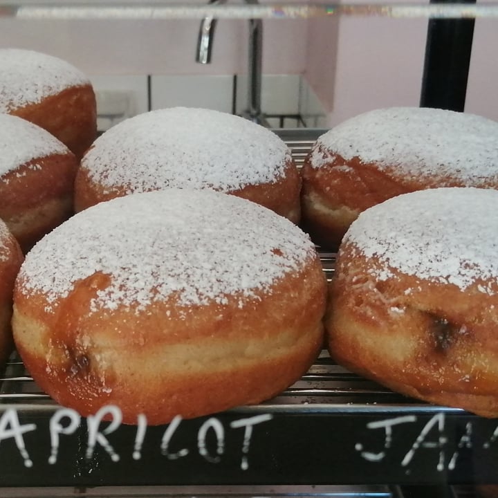 Grumpy & Runt Apricot jam doughnut Reviews abillion
