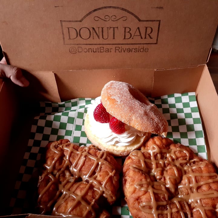 Donut Bar Riverside Downtown Riverside, Riverside, United States Apple