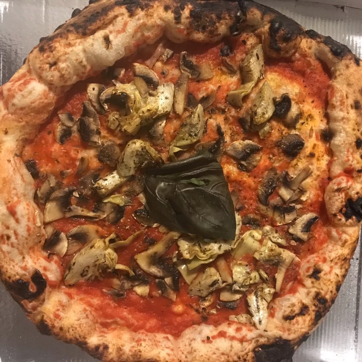 FRESCO TRATTORIA PIZZERIA Milano, Italy Pizza Marinara con Funghi e