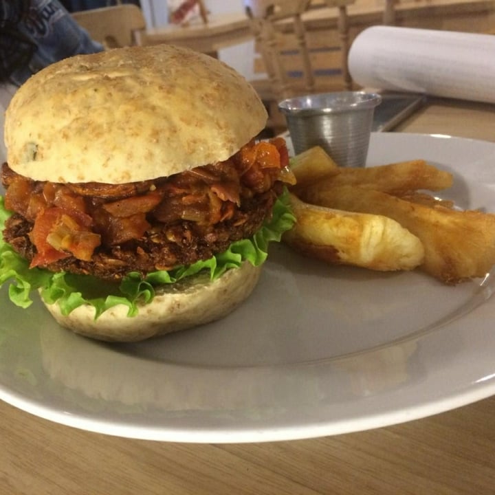 review photo of Caballete & Berenjena Vegan Food Hamburguesa Veg-Mex shared by @curiosidadvegana on 06 Feb 2021 - review