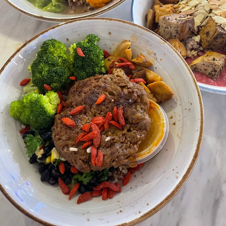 Haakon Superfoods and Juice Orchard, Singapore DIY regular salad bowl