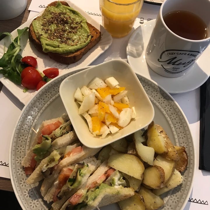 Mugs & co. Cozy cafe & Bakery Milano, Italy Brunch vegano Review abillion