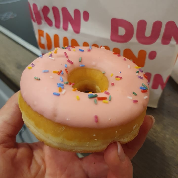Dunkin' Mitte, Leipzig, Germany Donut Erdbeer Review abillion
