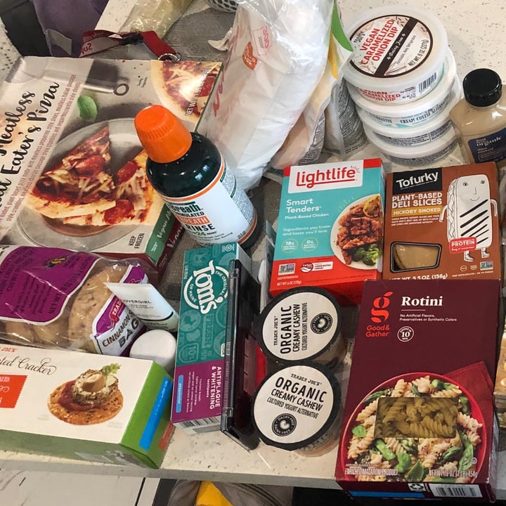 Trader Joe's Vegan meatless meat eaters pizza Review abillion