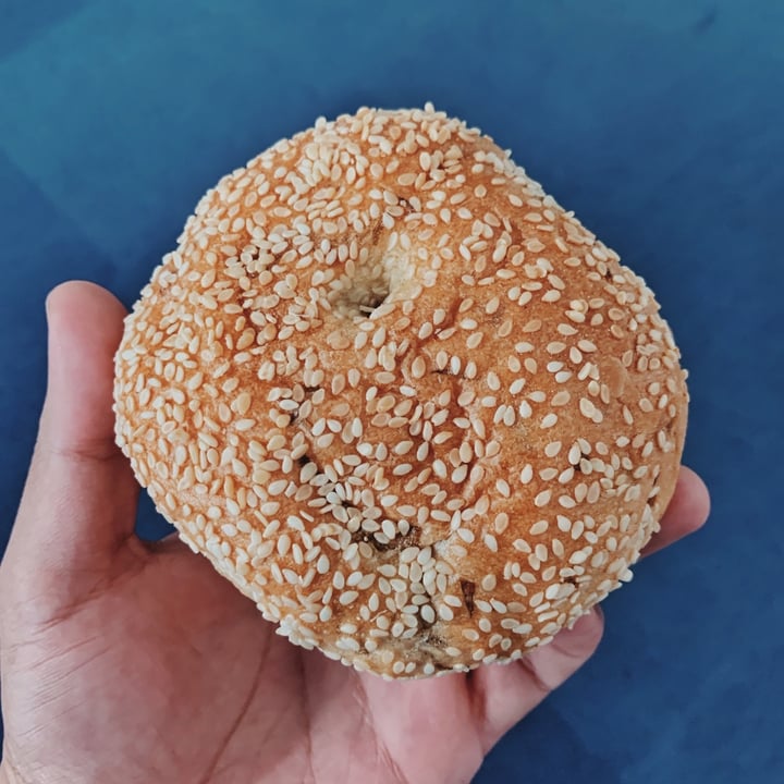 Cedele Bakery Cafe Tanjong Pagar Centre Chinatown, Singapore Sesame Spring Onion Roll Review