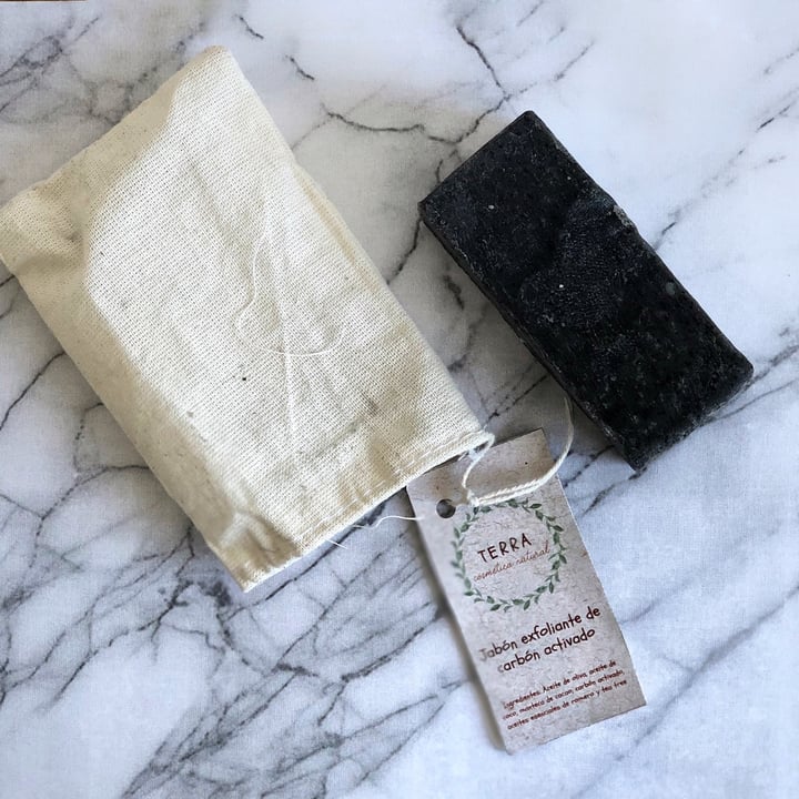 review photo of Terra Cosmética Natural Jabón Exfoliante de Carbón Activado shared by @fernandosuarezz on 16 Dec 2020 - review