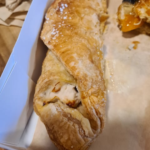 Guayaba and cheese pastry