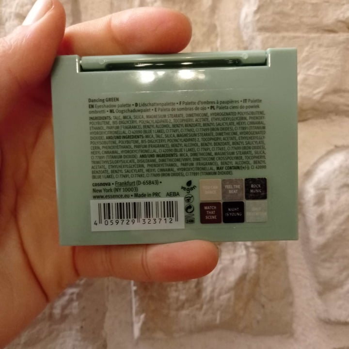 essence cosmetics Dancing Green Eyeshadow Palette Reviews abillion