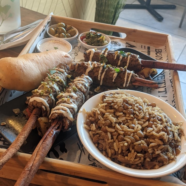 חומוס Hummus Bar Haifa, Israel שיש קבב ShishKabab Review abillion