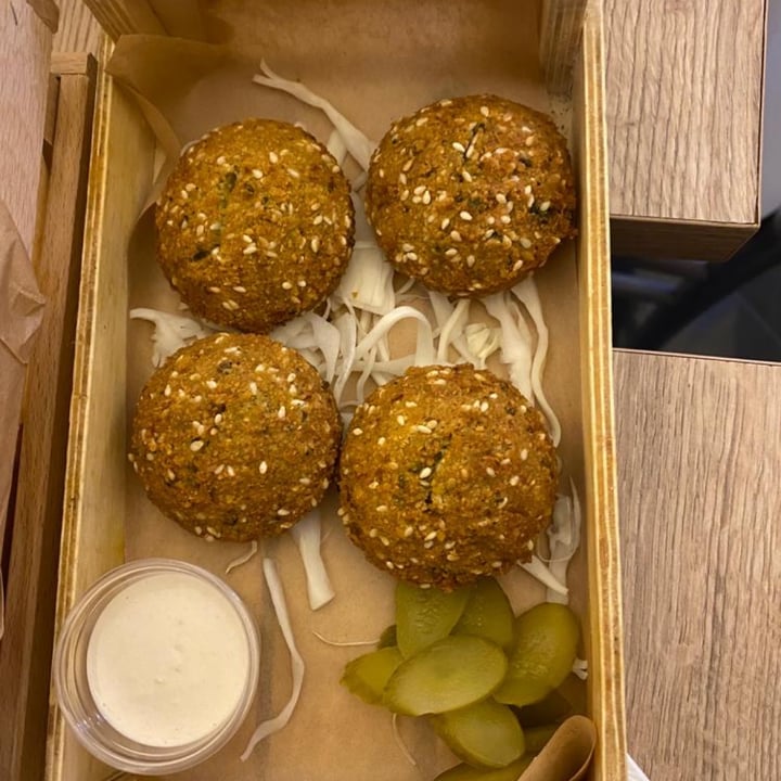 Yalla Yalla street food Roma, Italy Falafel Review | abillion