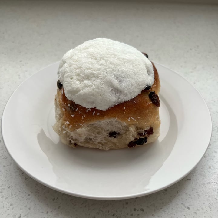 Bakers Delight Iced Fruit Bun Reviews abillion