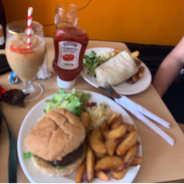 Fuel Cafe Bar United Kingdom Jerk Burger Review abillion