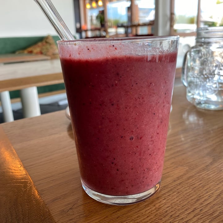 Spirit Cafe Cape Town, South Africa Berry Smoothie Review abillion