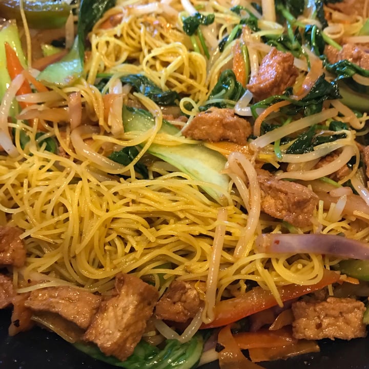 Marks & Spencer Food (M&S) Singapore rice noodles Review abillion