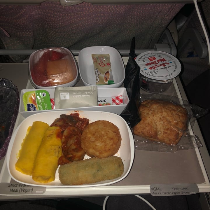 Emirates EK219 Breakfast Review abillion