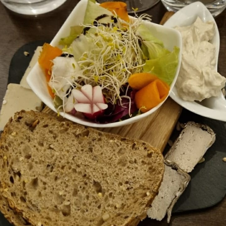 utopia-vegan-italian-restaurant-nice-france-tris-di-formaggi-review