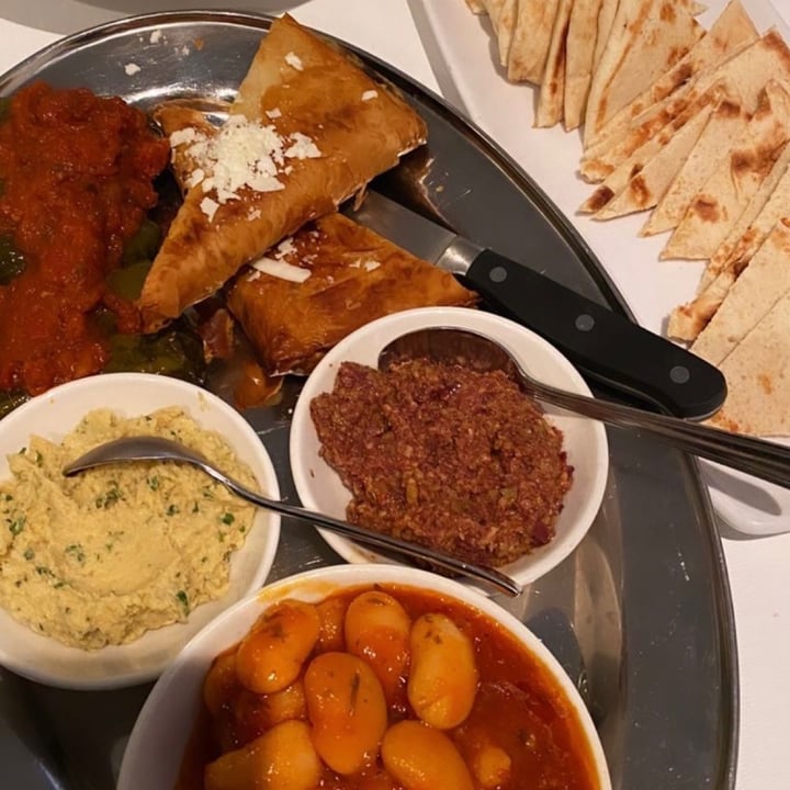 Ithaka Greek Restaurant Fernwood, Victoria, Canada Vegetarian Platter