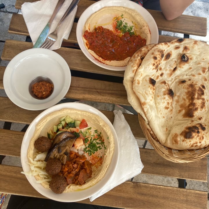 Hummusbar VI. kerület, Budapest, Hungary hummus falafel plate Review