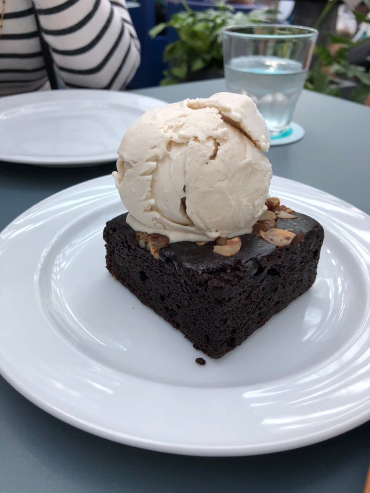 review photo of Privé Tiong Bahru Dark Chocolate & Nuts Brownie shared by @ridhisanghrajka on 02 Dec 2019 - review