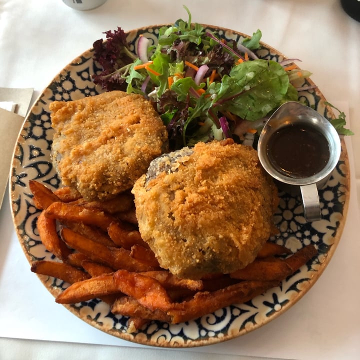 Joiners Arms Hotel Hindmarsh, Australia Mushroom Schnitzel Review