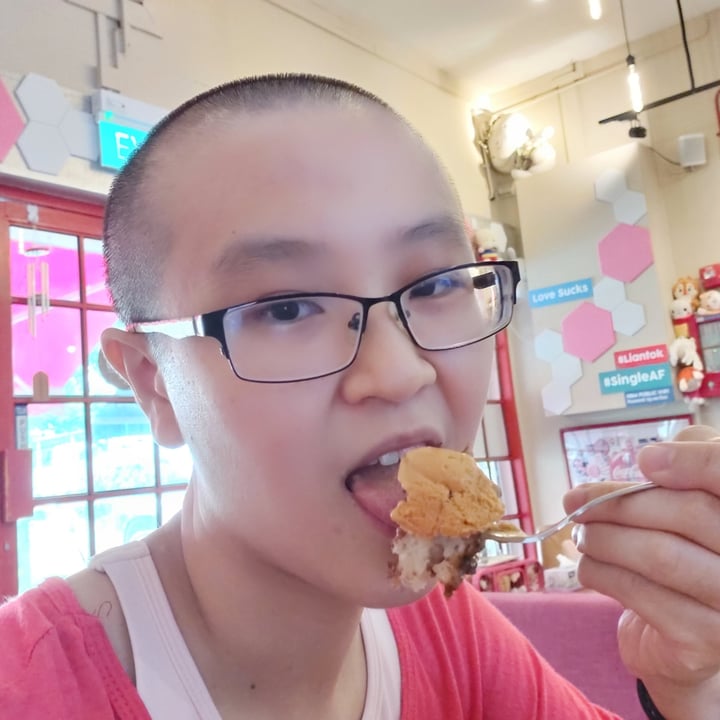 review photo of Heartbreak Melts Ice Cream Cafe Thai Soy Milk Tea shared by @herbimetal on 03 Nov 2022 - review