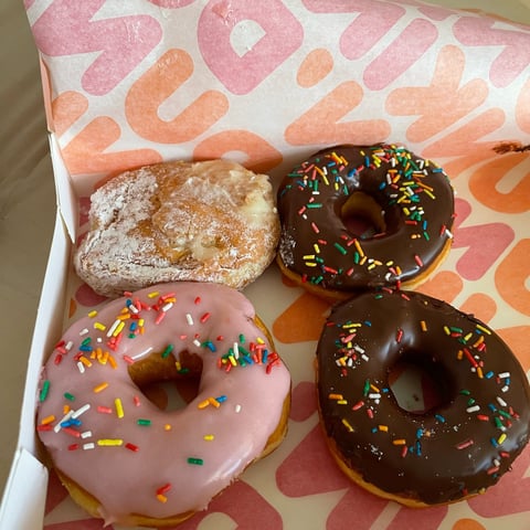 Dunkin’ Donuts, Donuts, scones, muffins & doughnuts, baked goods, food, review