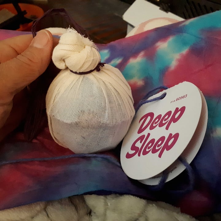 LUSH Fresh Handmade Cosmetics Deep sleep bath bomb Review abillion