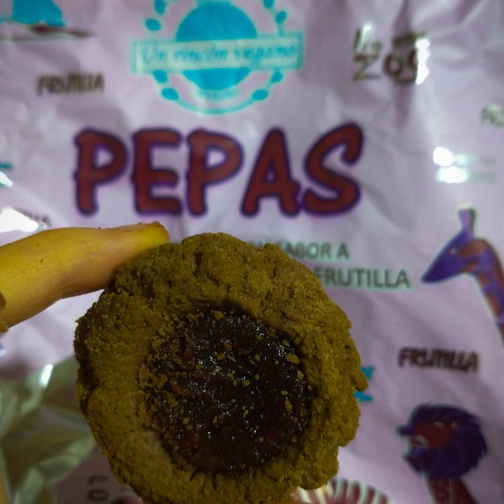 photo of Un Rincón Vegano Pepas Galletas Dulces con sabor Chocolate con relleno de Frutilla shared by @veganabanana on  03 Dec 2020 - review