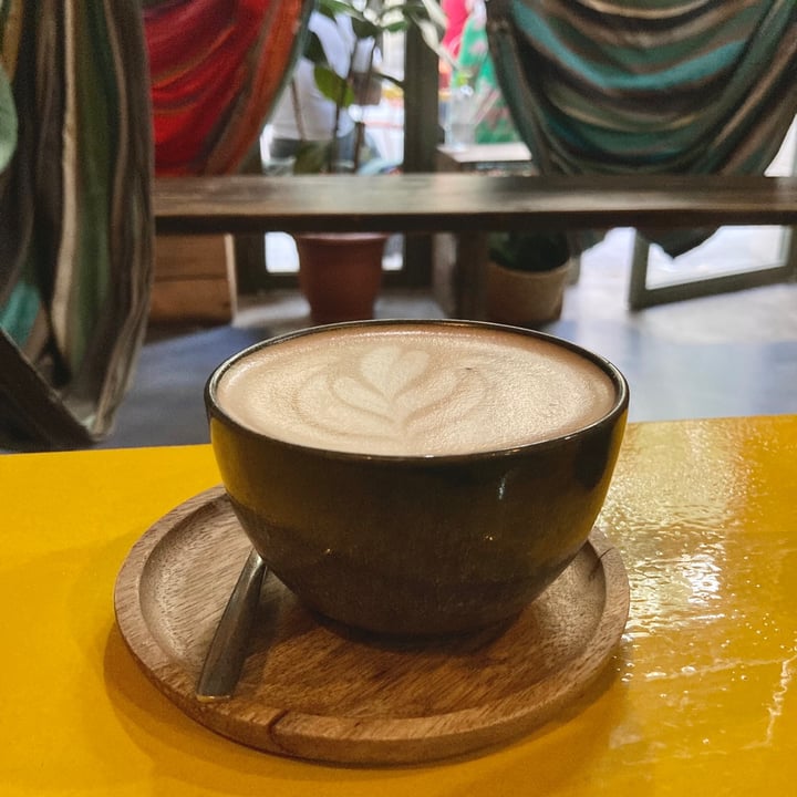 Hammock Juice Station Barcelona, Spain Cappuccino con Oatly Review