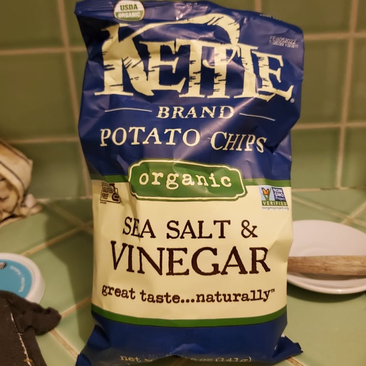 Kettle Brand Potato chips organic sea salt & vinegar Review abillion