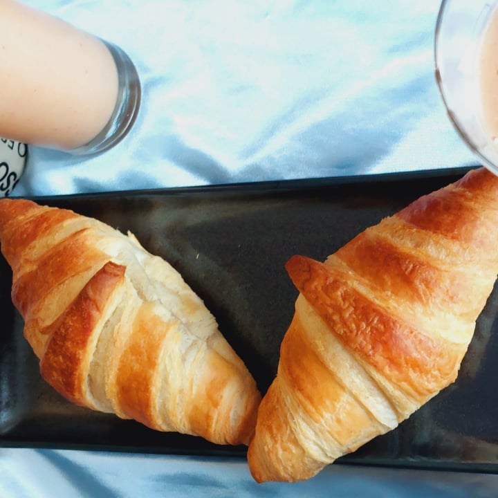 review photo of Good Rebel 4 Pack Bake at Home Croissants shared by @hbchic on 04 Jan 2022 - review