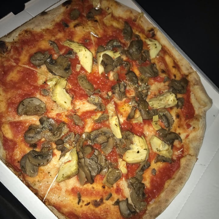 Pizza Takeaway TUTTO PIZZA Padova, Italy Marinara con funghi e