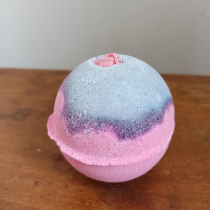 lush-fresh-handmade-cosmetics-sex-bomb-bath-bomb-review-abillion