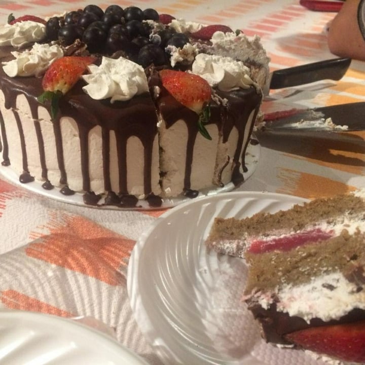 review photo of Pastelería frambuesa vegan Torta Cumpleaños shared by @curiosidadvegana on 08 Feb 2021 - review