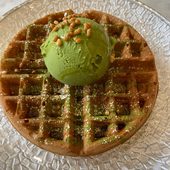 Hvala Keong Saik Outram, Singapore Waffles with Matcha Gelato Review