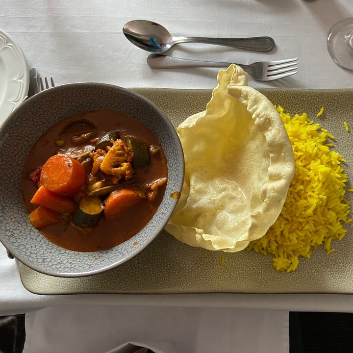 Redlands Hotel Town Hill, Pietermaritzburg, South Africa Vegetable Thai curry Review abillion