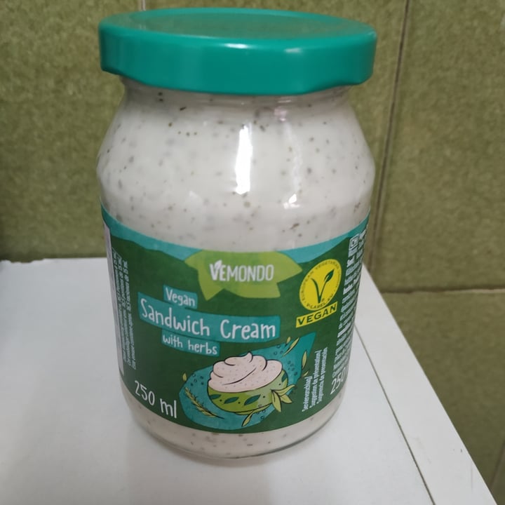 photo of Vemondo Sandwich cream shared by @ditovegan on  11 Feb 2022 - review