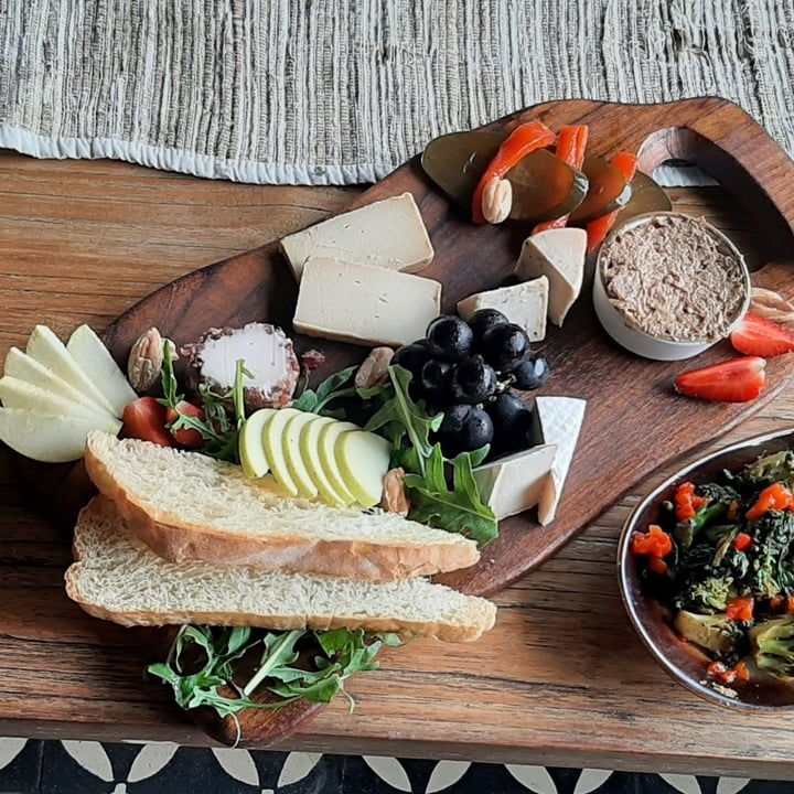 Zest Ubud Indonesia Cheese platter Review abillion