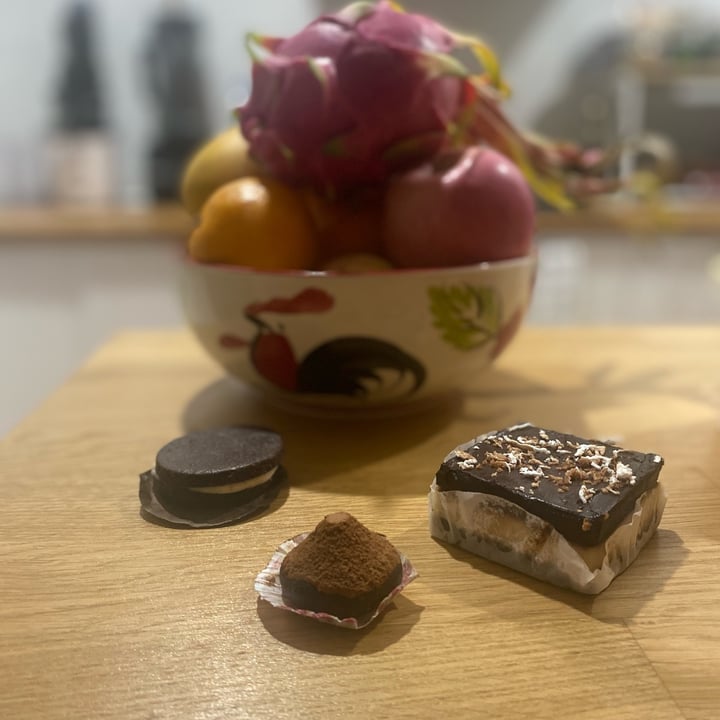 review photo of HEALTHY MANIA RAW VEGAN FOOD Raw Vegan Chocolate Truffel shared by @delphinesupanya on 19 Jan 2023 - review