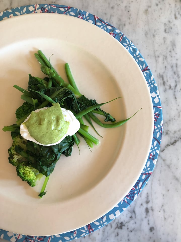 review photo of COMO Uma Ubud Poached egg with seasonal greens and green goddess sauce shared by @akm on 21 Jun 2018 - review