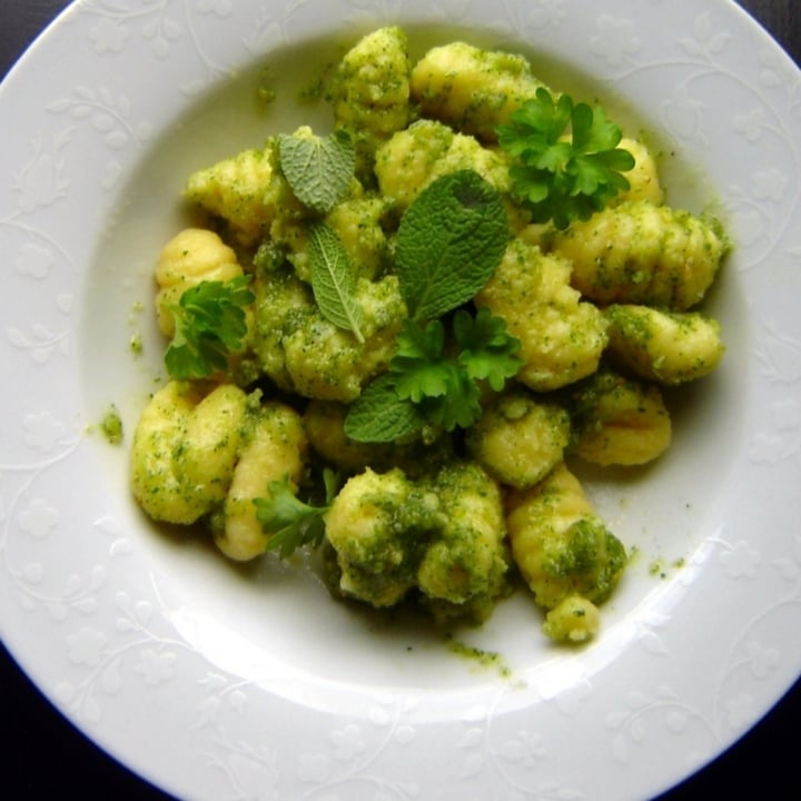 photo of Yoyo Foodworld gnocci with spinachsauce shared by @veganlil on  07 Dec 2020 - review