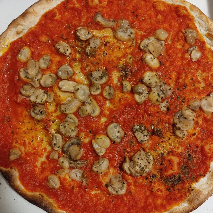 Pizzeria Saporè Castiglione delle Stiviere, Italy Marinara con funghi