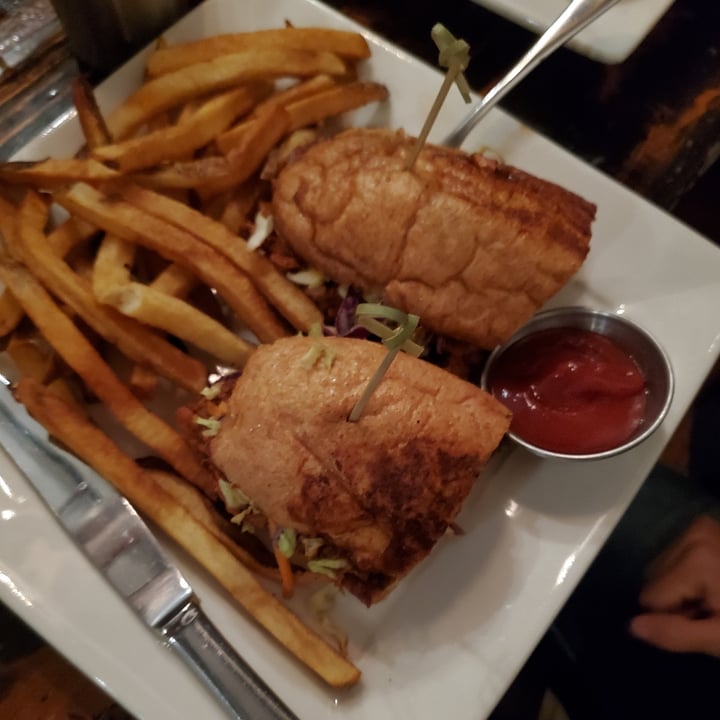 Sage Plant Based Bistro and Brewery Echo Park Echo Park, Los Angeles, United States BBQ Pulled