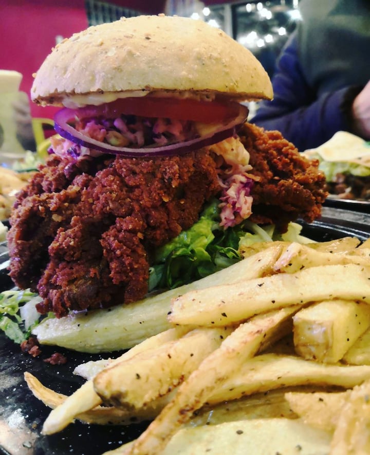 review photo of Revolucion Verde Chickn free Diablo Burguer shared by @alejandraa8 on 08 May 2019 - review