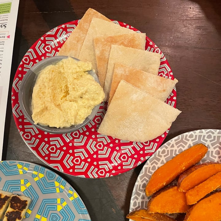 Nando's Soho, United Kingdom humus whit garlic bread Review abillion