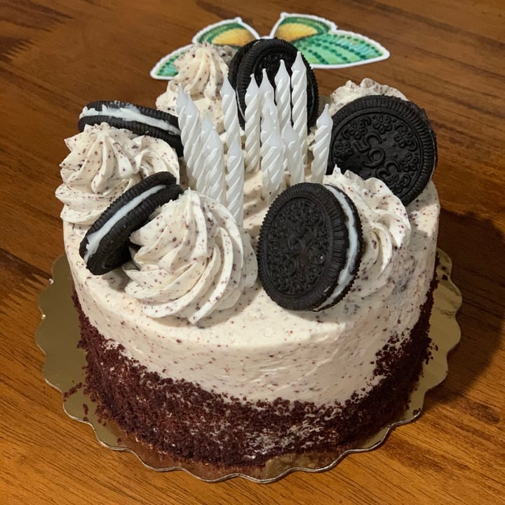 Whole Foods Market Cookies and Cream Vegan Cake Review abillion