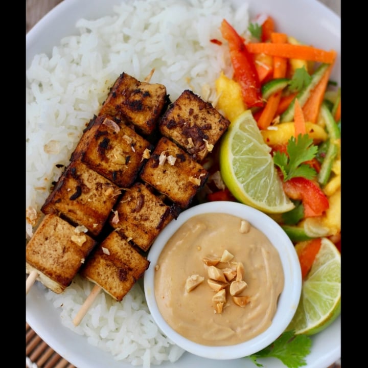 photo of Yoyo Foodworld grilled tofu with peanutsauce shared by @veganlil on  05 Dec 2020 - review